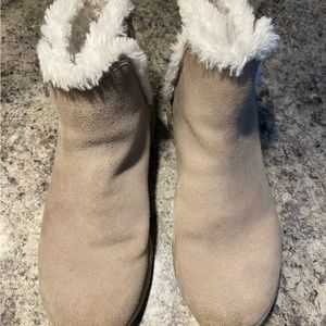 5Gen like new tan suede leather slip on ankle boots, women’s size 7.5.